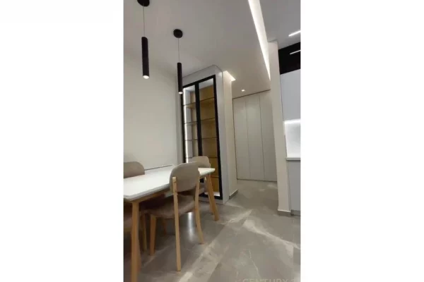 Shtepi me qera Apartament ne Tirane, 2+1, Mobilimi E mobiluar, Pagesa 900  Euro.