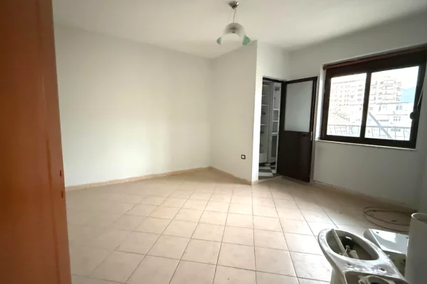 Apartment for sale in Tirana 2+1, Emty