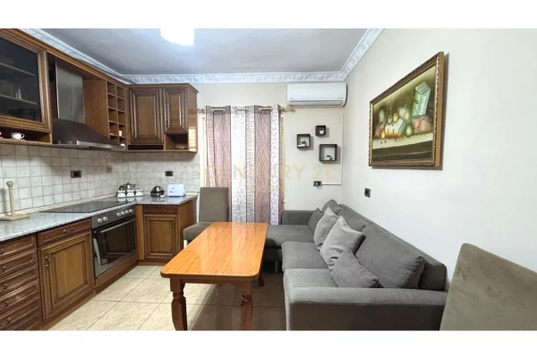 Shtepi me qera 2+1 ne Tirane - 650 Euro