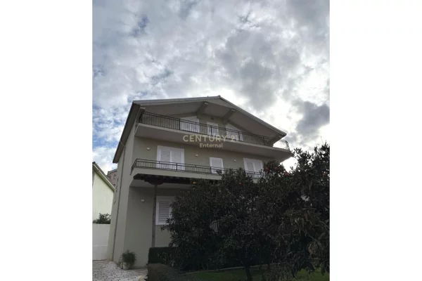 Shtepi ne shitje 3+1 ne Tirane - 350,000 Euro