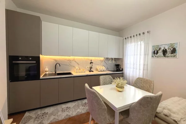 Shtepi ne shitje 3+1 ne Tirane - 350,000 Euro