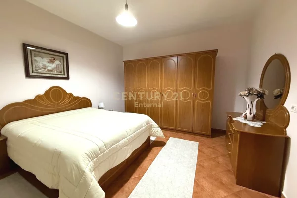 Shtepi ne shitje Vila Luksoze ne Tirane, 3+1, Mobilimi E mobiluar, Pagesa 350,000  Euro.