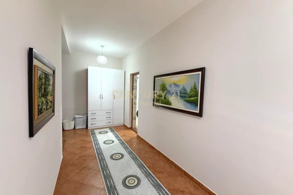 Shtepi ne shitje Vila Luksoze ne Tirane, 3+1, Mobilimi E mobiluar, Pagesa 350,000  Euro.