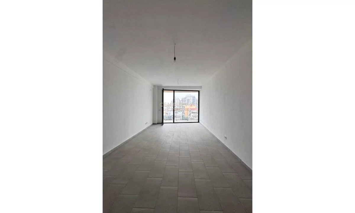 Shtepi me qera Apartament ne Tirane, 3+1, Mobilimi Bosh, pa mobiluar, Pagesa 1,200  Euro.