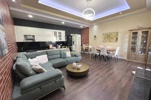 Shtepi ne shitje Apartament ne Tirane, 1+1, Mobilimi E mobiluar, Pagesa 129,000  Euro.