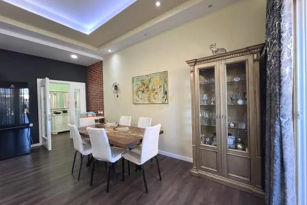 Shtepi ne shitje Apartament ne Tirane, 1+1, Mobilimi E mobiluar, Pagesa 129,000  Euro.