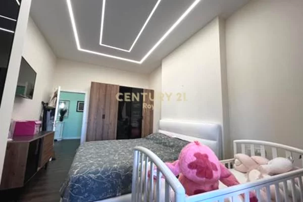 Shtepi ne shitje Apartament ne Tirane, 1+1, Mobilimi E mobiluar, Pagesa 129,000  Euro.