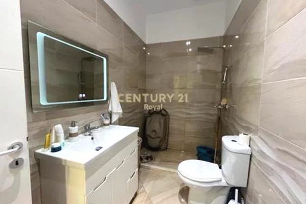 Shtepi ne shitje Apartament ne Tirane, 1+1, Mobilimi E mobiluar, Pagesa 129,000  Euro.