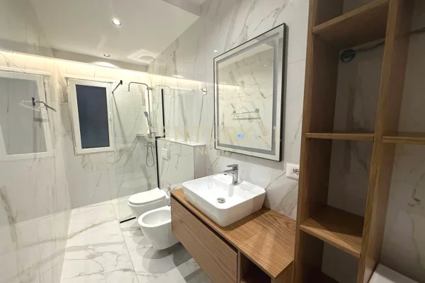 Shtepi me qera Apartament ne Tirane, 2+1, Mobilimi E mobiluar, Pagesa 1,300  Euro.