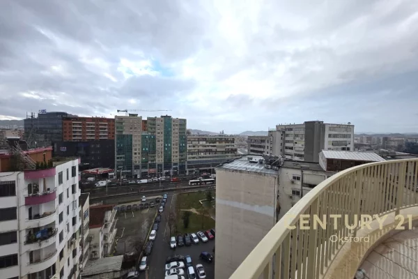 Zyre 3+2+ veranda Me Qira ne Zogu i Zi