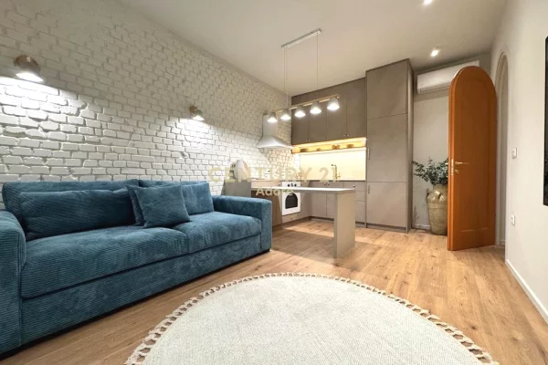 Shtepi me qera Apartament ne Tirane, 2+1, Mobilimi E mobiluar, Pagesa 930  Euro.
