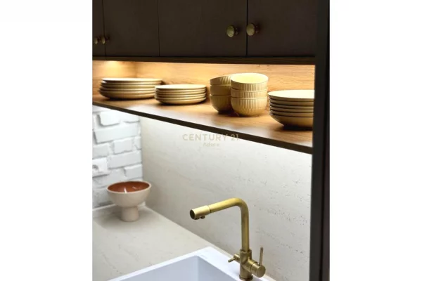 Shtepi me qera Apartament ne Tirane, 2+1, Mobilimi E mobiluar, Pagesa 930  Euro.