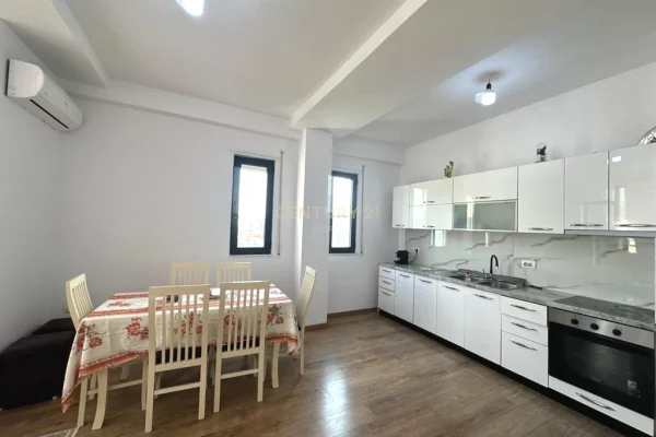 Apartament per qira 2+1+2+post parkimi Perballe UET , Porcelan