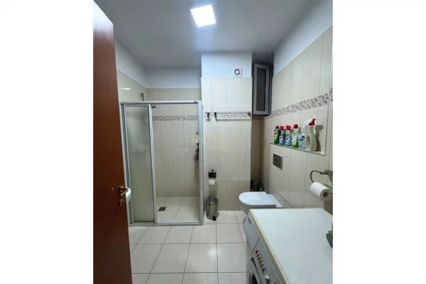 Shtepi me qera Apartament ne Tirane, 2+1, Mobilimi E mobiluar, Pagesa 900  Euro.