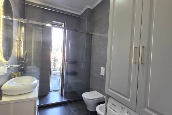 Shtepi me qera Apartament ne Tirane, 2+1, Mobilimi E mobiluar, Pagesa 2,000  Euro.