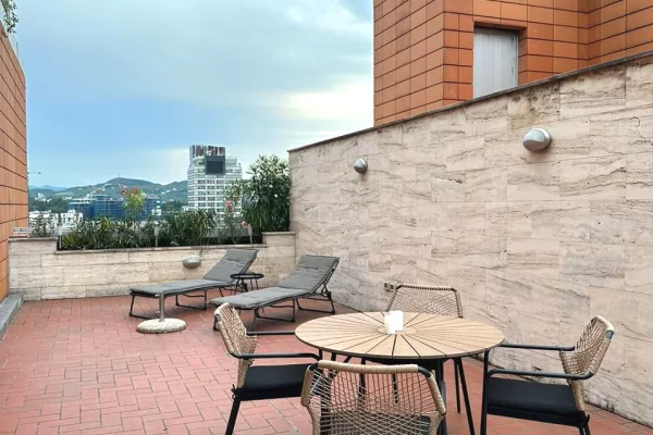 Shtepi me qera Apartament ne Tirane, 2+1, Mobilimi E mobiluar, Pagesa 2,000  Euro.