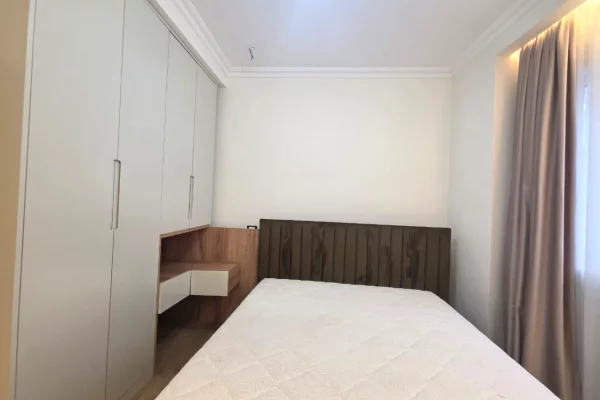 Shtepi me qera Apartament ne Tirane, 1+1, Mobilimi E mobiluar, Pagesa 400  Euro.