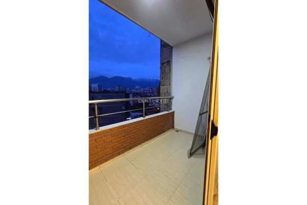 JAPIM ME QIRA APARTAMENT 1+1,RRUGA E ELBASANIT!