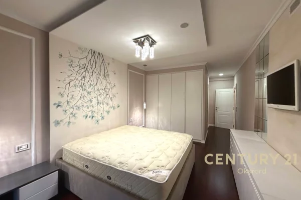 Shtepi ne shitje Apartament ne Tirane, 2+1, Mobilimi E mobiluar, Pagesa 300,000  Euro.