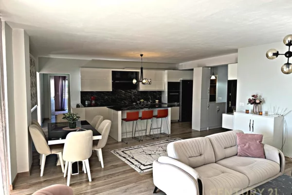 Shtepi ne shitje Apartament ne Sarande, 3+1, Mobilimi E mobiluar, Pagesa 245,000  Euro.