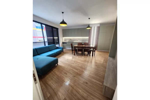 Shtepi me qera 2+1 ne Tirane - 1,200 Euro