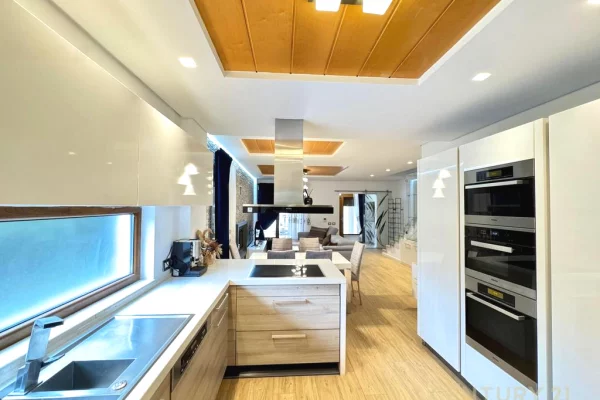 Shtepi me qera 3+1 ne Tirane - 2,500 Euro