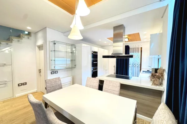 Shtepi me qera Vila Luksoze ne Tirane, 3+1, Mobilimi E mobiluar, Pagesa 2,500  Euro.