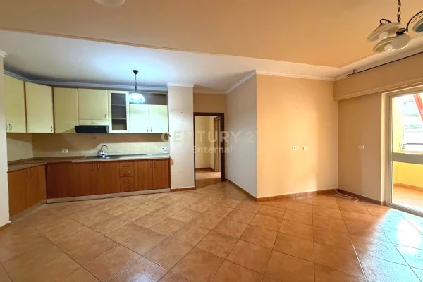 Ambient biznesi me qera 3+1 ne Tirane - 800 Euro