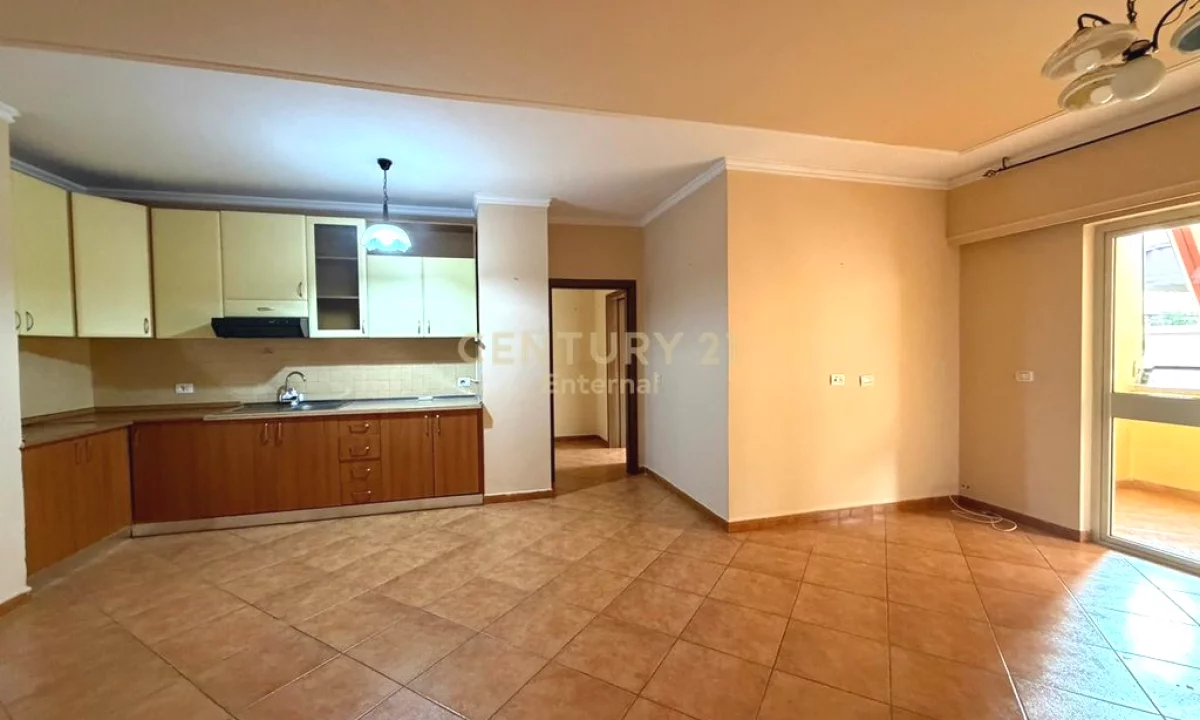 Zyre 1+1 Me Qira ne Ish Blloku, Tirane