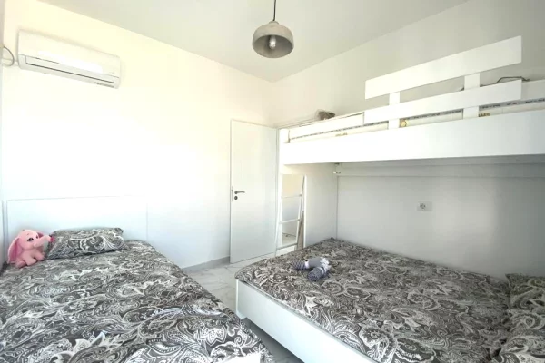 Shtepi ne shitje Apartament ne Sarande, 3+1, Mobilimi E mobiluar, Pagesa 505,000  Euro.