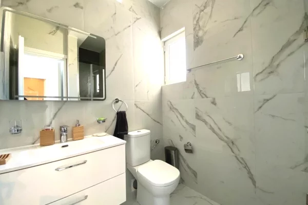 Shtepi ne shitje Apartament ne Sarande, 3+1, Mobilimi E mobiluar, Pagesa 505,000  Euro.