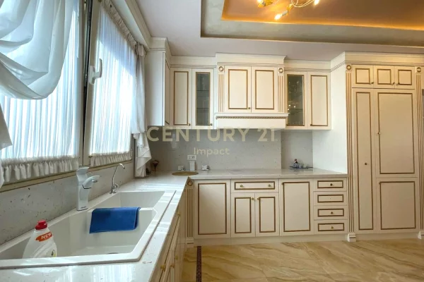 Penthouse (panoramic top floor) for sale in Tirana 4+1, Furnished