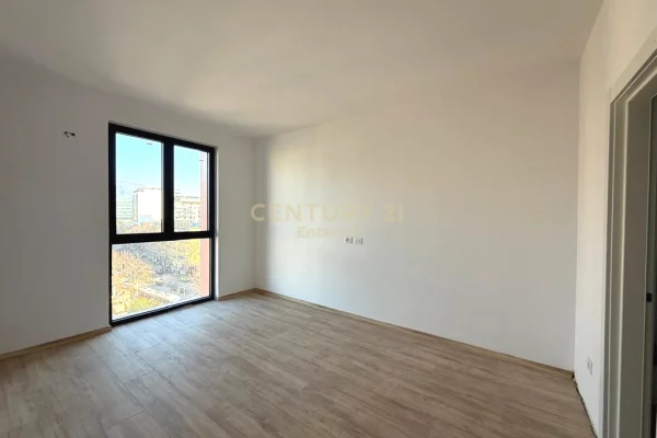 Ambient biznesi me qera 3+1 ne Tirane - 750 Euro