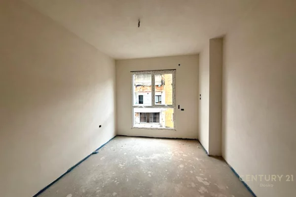 Shtepi ne shitje Apartament ne Tirane, 2+1, Mobilimi Bosh, pa mobiluar, Pagesa 138,550  Euro.