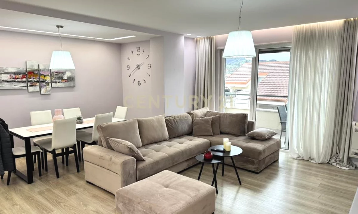 Shtepi me qera Apartament ne Tirane, 3+1, Mobilimi E mobiluar, Pagesa 1,300  Euro.