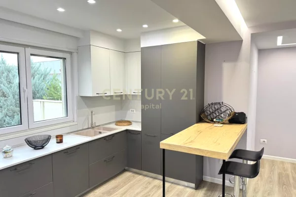 Shtepi me qera Apartament ne Tirane, 3+1, Mobilimi E mobiluar, Pagesa 1,300  Euro.