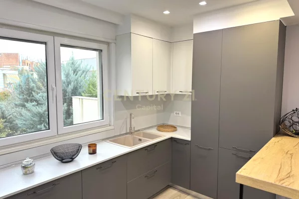 Shtepi me qera Apartament ne Tirane, 3+1, Mobilimi E mobiluar, Pagesa 1,300  Euro.