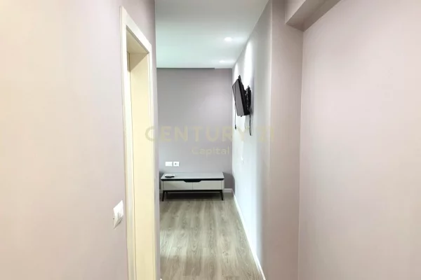 Shtepi me qera Apartament ne Tirane, 3+1, Mobilimi E mobiluar, Pagesa 1,300  Euro.