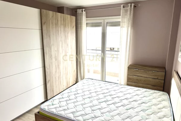 Shtepi me qera Apartament ne Tirane, 3+1, Mobilimi E mobiluar, Pagesa 1,300  Euro.