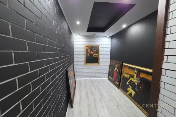 Ofrohet ambient komercial prane Shkolles se Baletit, ne Njesine Bashkiake Nr. 2, me siperfaqe totale