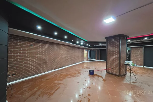 Ofrohet ambient komercial prane Shkolles se Baletit, ne Njesine Bashkiake Nr. 2, me siperfaqe totale