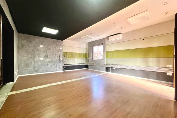 Ambient biznesi me qera 3+1 ne Tirane - 1,600 Euro