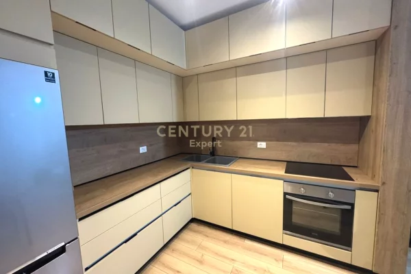 Shtepi me qera Apartament ne Tirane, 2+1, Mobilimi E mobiluar, Pagesa 1,000  Euro.