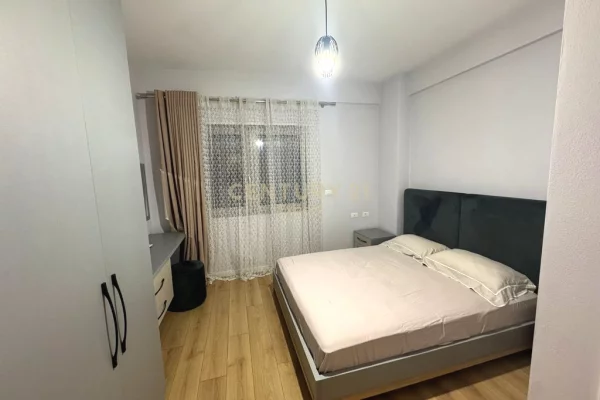 Shtepi me qera Apartament ne Tirane, 2+1, Mobilimi E mobiluar, Pagesa 1,000  Euro.