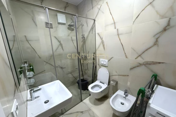 Shtepi me qera Apartament ne Tirane, 2+1, Mobilimi E mobiluar, Pagesa 1,000  Euro.