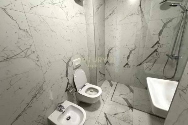 Shtepi me qera Apartament ne Tirane, 2+1, Mobilimi E mobiluar, Pagesa 1,000  Euro.