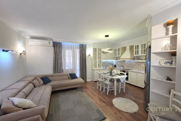 Shtepi me qera Apartament ne Tirane, 3+1, Mobilimi E mobiluar, Pagesa 900  Euro.