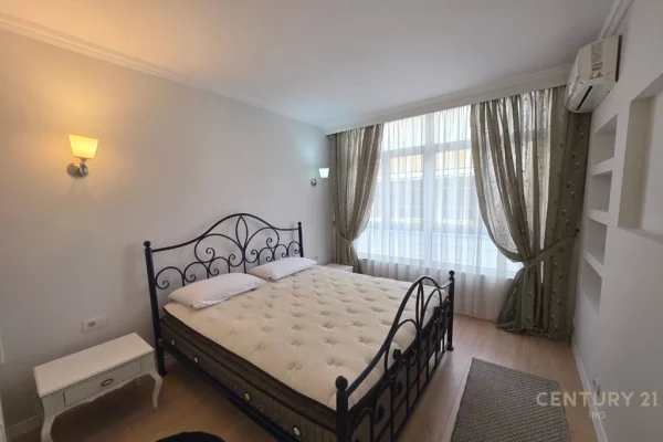 Shtepi me qera Apartament ne Tirane, 3+1, Mobilimi E mobiluar, Pagesa 900  Euro.