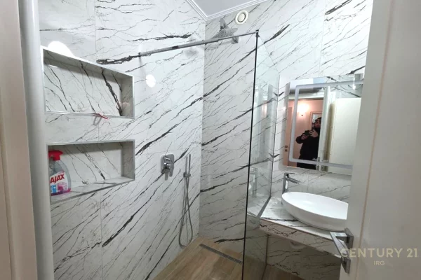 Shtepi me qera Apartament ne Tirane, 3+1, Mobilimi E mobiluar, Pagesa 900  Euro.