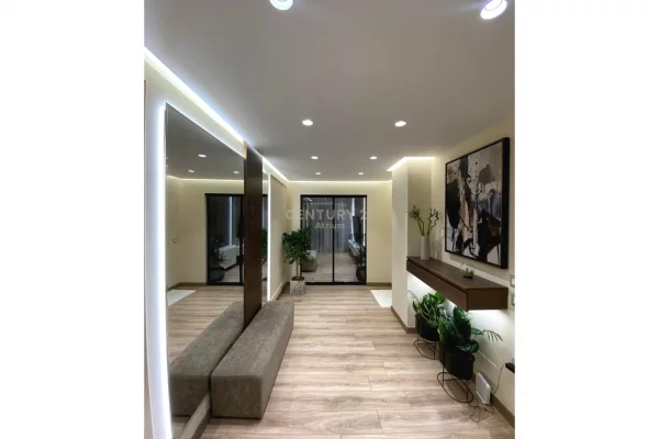 Shtepi ne shitje Apartament ne Tirane, 3+1, Mobilimi E mobiluar, Pagesa 350,000  Euro.